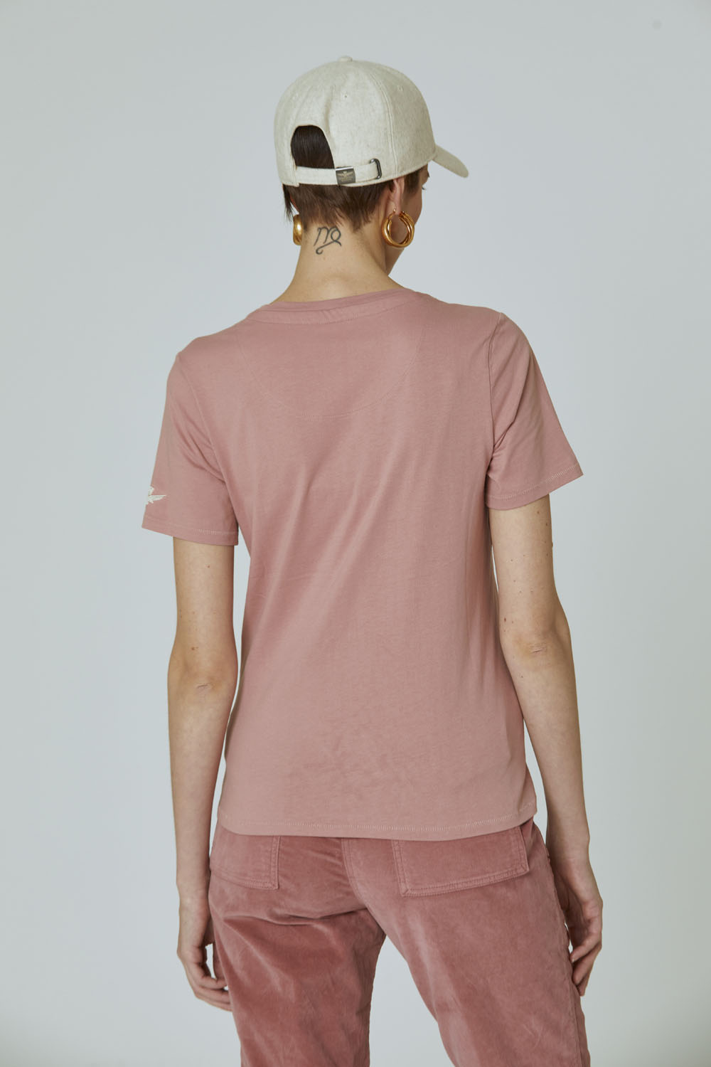 detail Tričko t-shirt scollo v 222TS2042DJ496