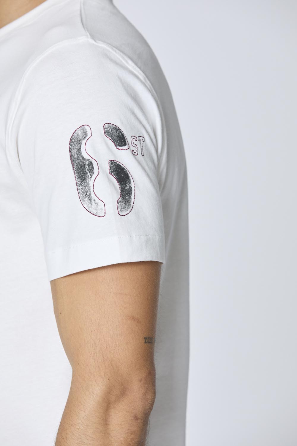 detail Tričko t-shirt m.c. 251TS2406J641