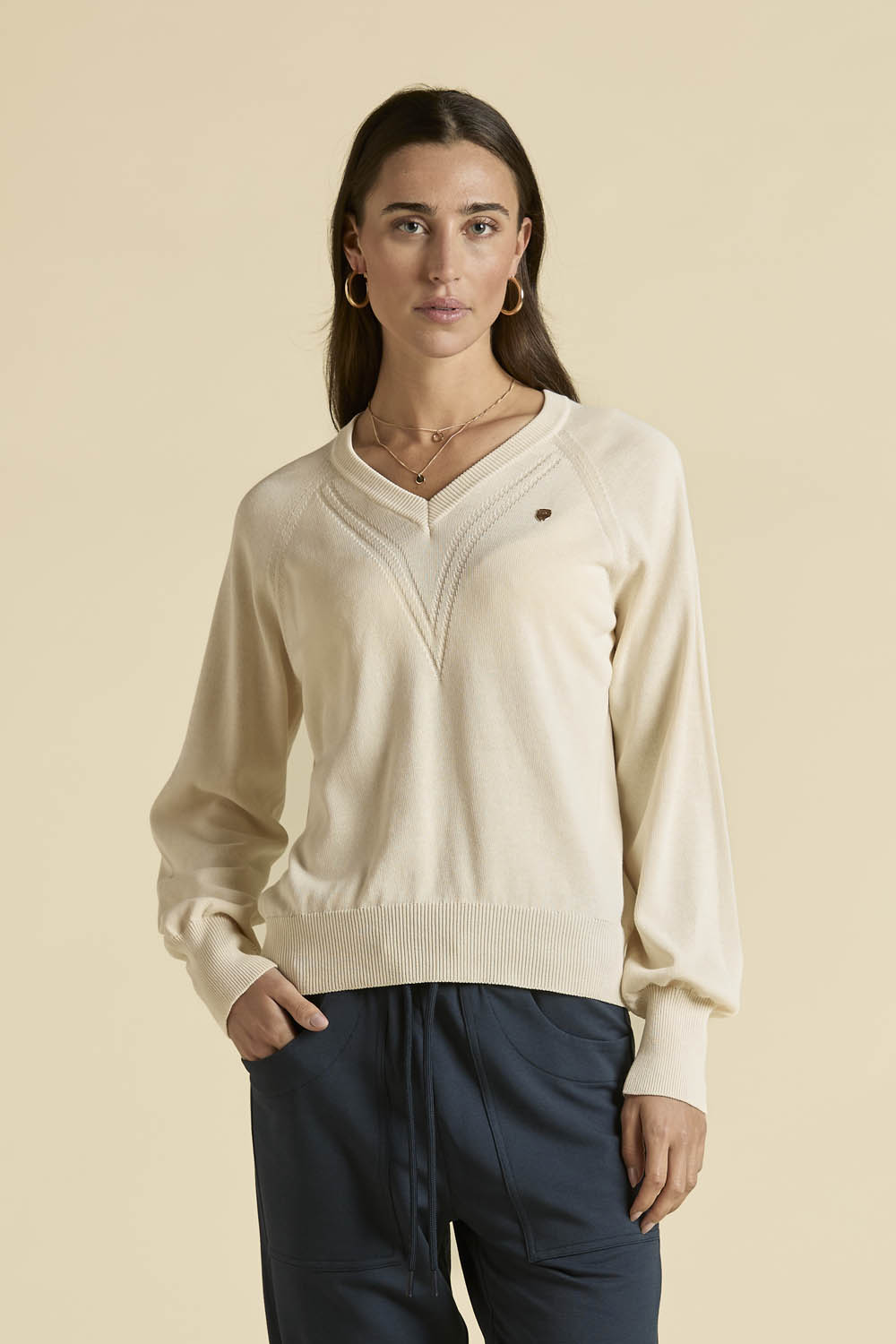 detail Svetr maglia con scollo a v 261MA1618DL00927