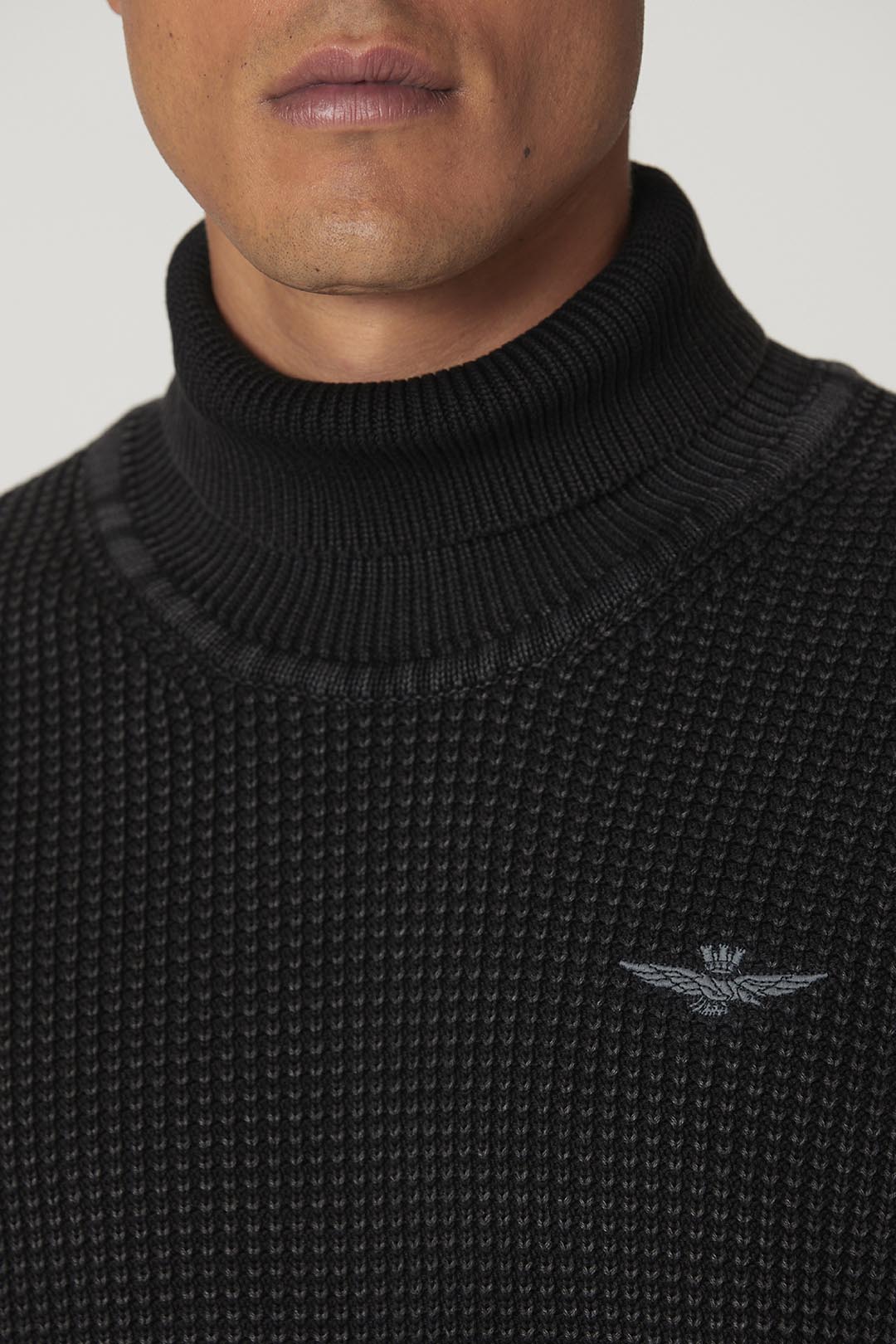 detail Svetr maglia collo alto 232MA1451L512