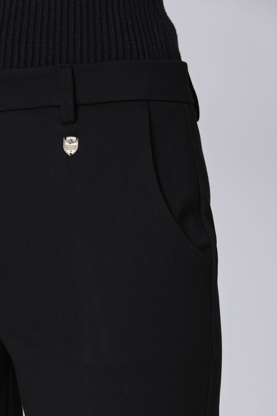 detail Kalhoty pantalone chino 242PF958DJ658